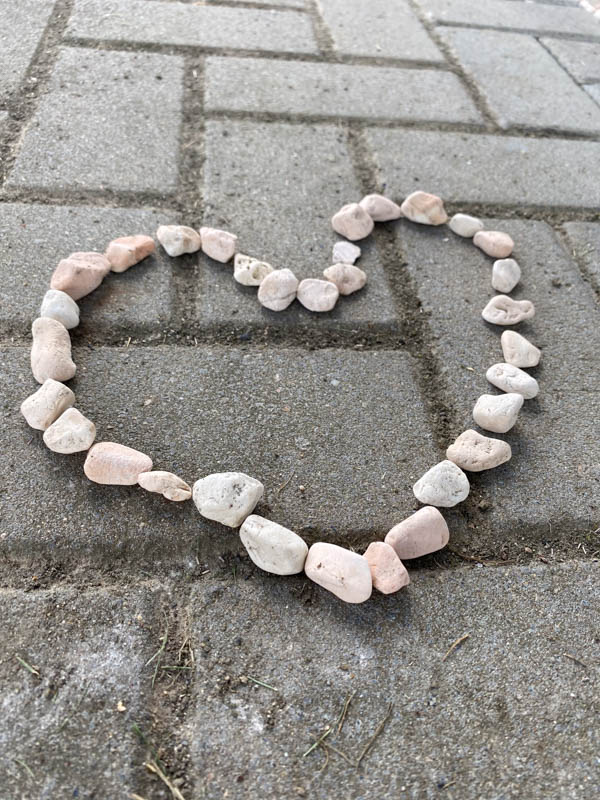 Herzform aus Steinen